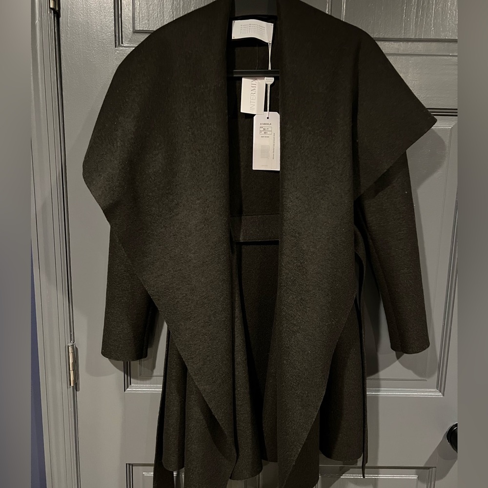 BRAND NEW NEVER WORN HARRIS WHARF LONDON
Pressed Wool Blanket Wrap Coat
